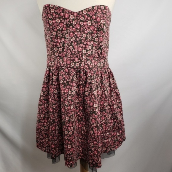 Sound & Matter Dresses & Skirts - Sound & Matter 90s Pink Floral Strapless Dress